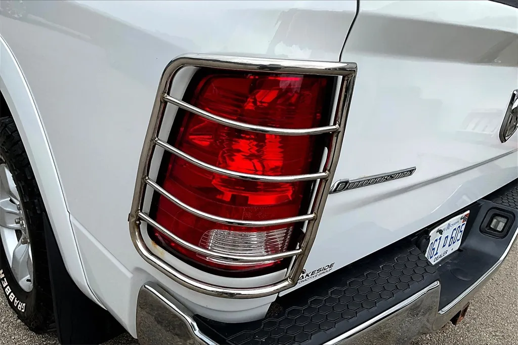 2018 Ram 1500 SLT photo 7