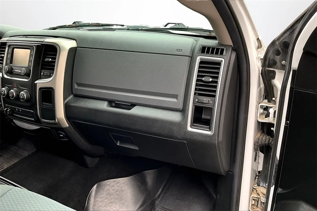2018 Ram 1500 SLT photo 27