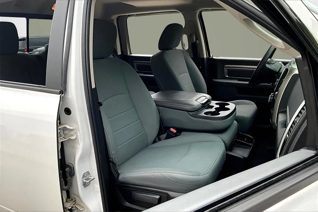 2018 Ram 1500 SLT photo 19
