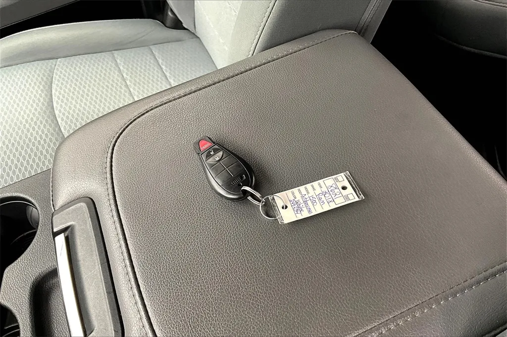 2018 Ram 1500 SLT photo 10