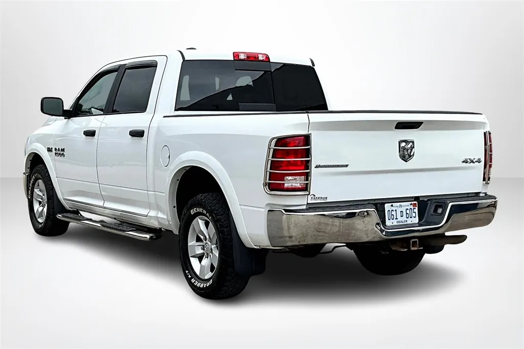 2018 Ram 1500 SLT photo 2