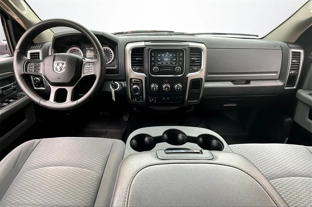 2018 Ram 1500 SLT photo 13