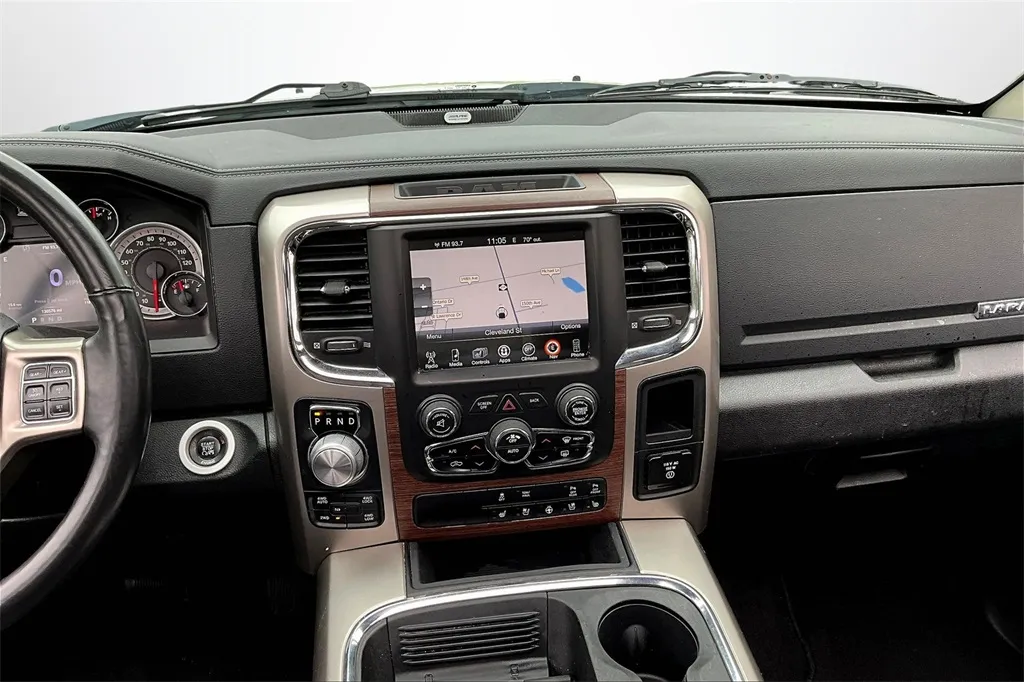 2016 Ram 1500 Laramie photo 2