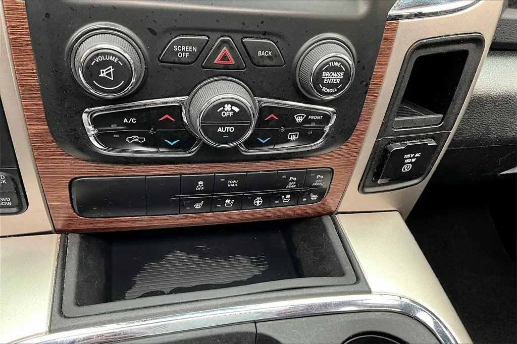 2016 Ram 1500 Laramie photo 4