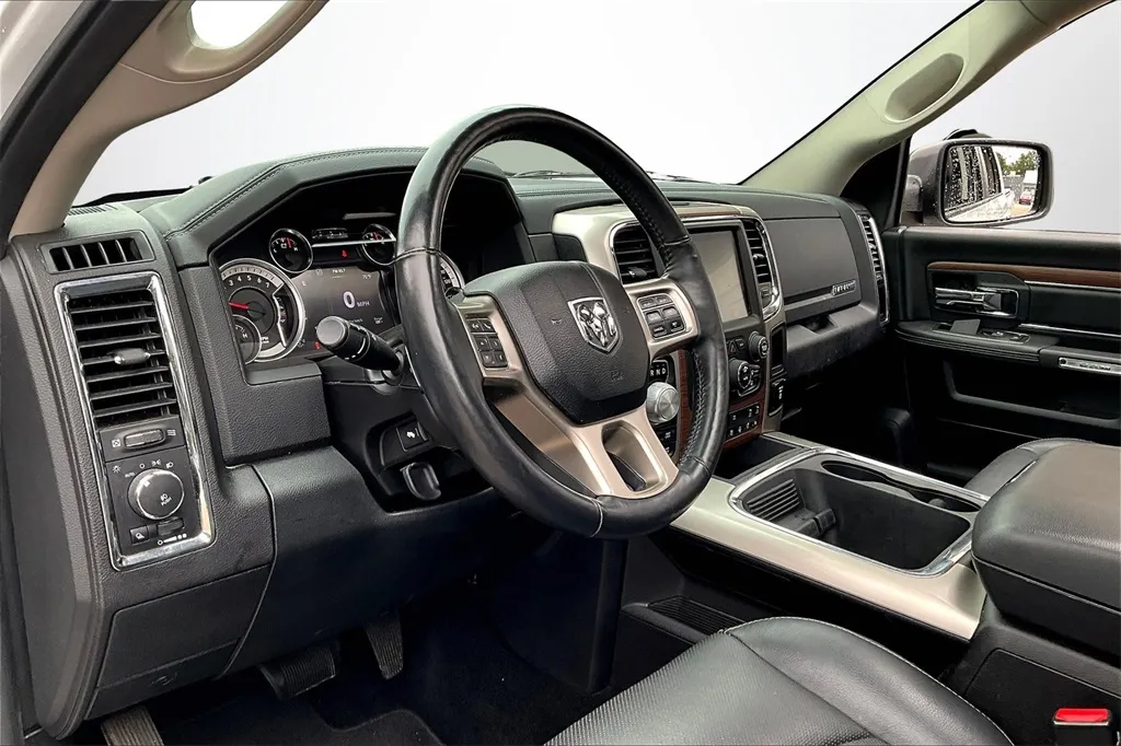 2016 Ram 1500 Laramie photo 15