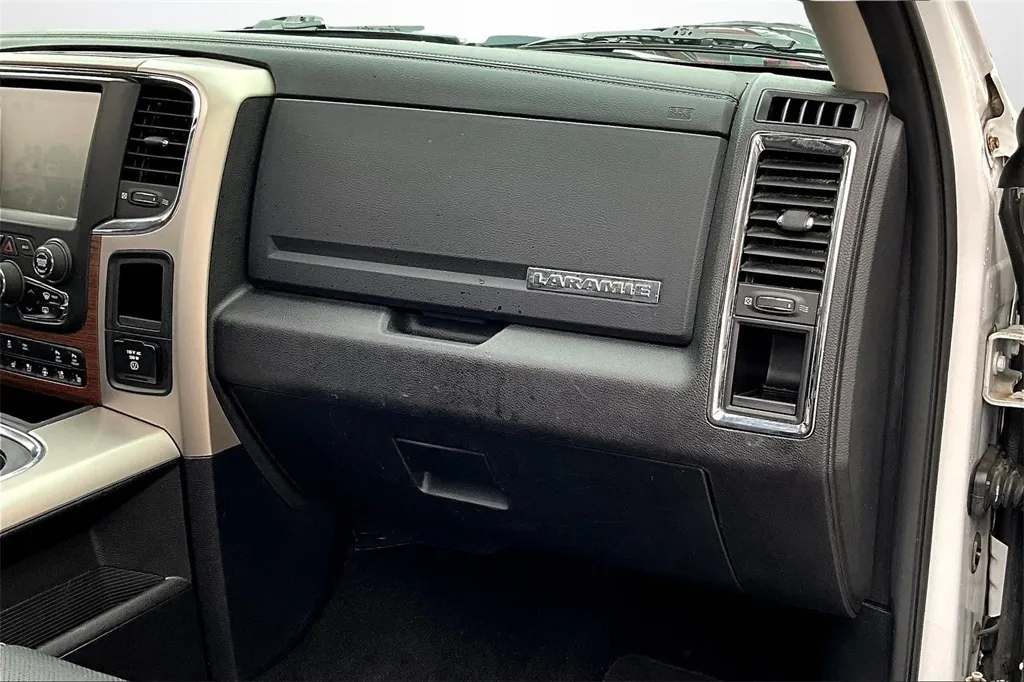 2016 Ram 1500 Laramie photo 7