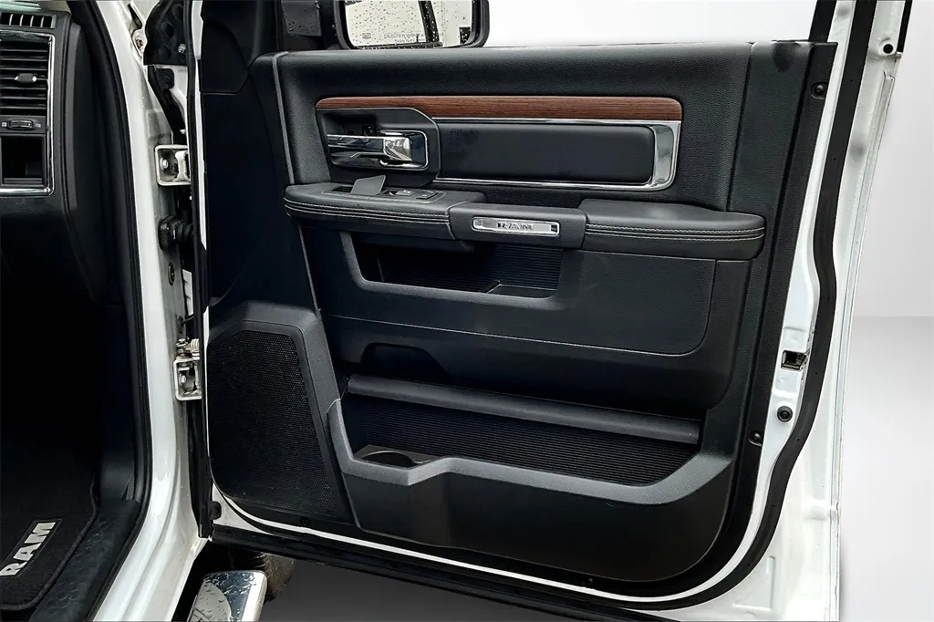 2016 Ram 1500 Laramie photo 27