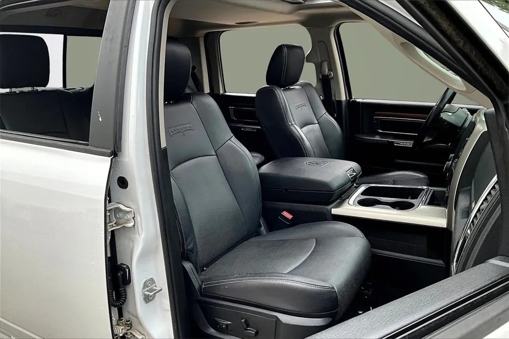2016 Ram 1500 Laramie photo 8