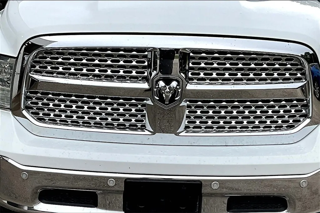 2016 Ram 1500 Laramie photo 9