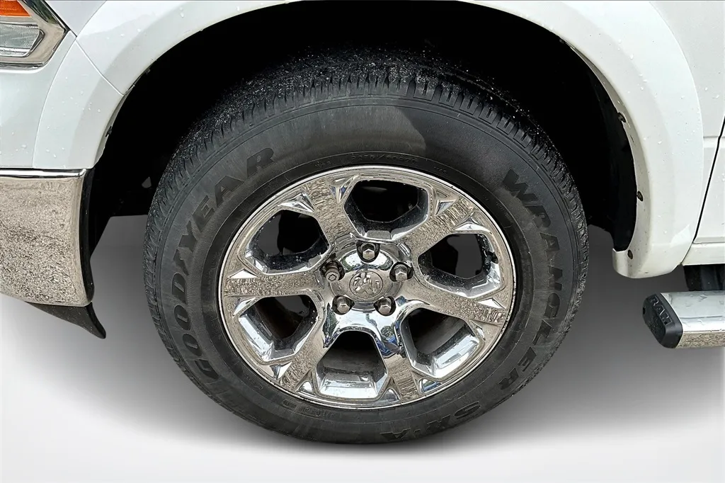 2016 Ram 1500 Laramie photo 18