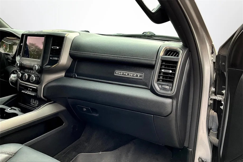 2020 Ram 1500 Rebel photo 18