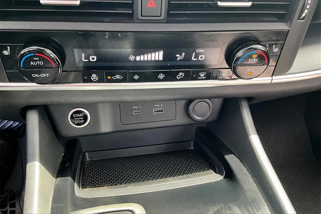 2021 Nissan Rogue S photo 24