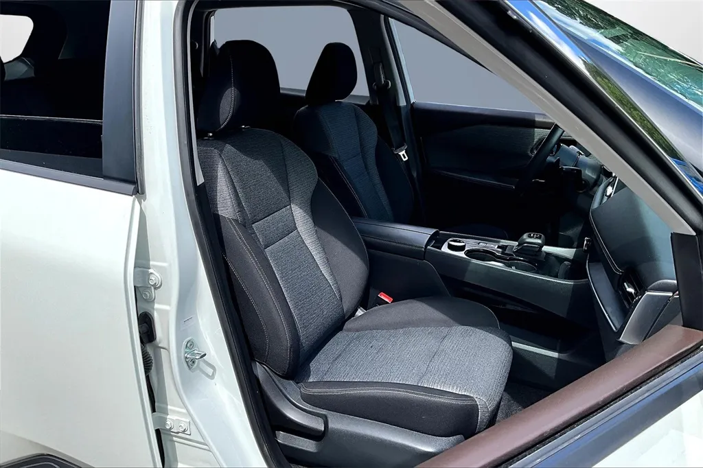 2021 Nissan Rogue S photo 28
