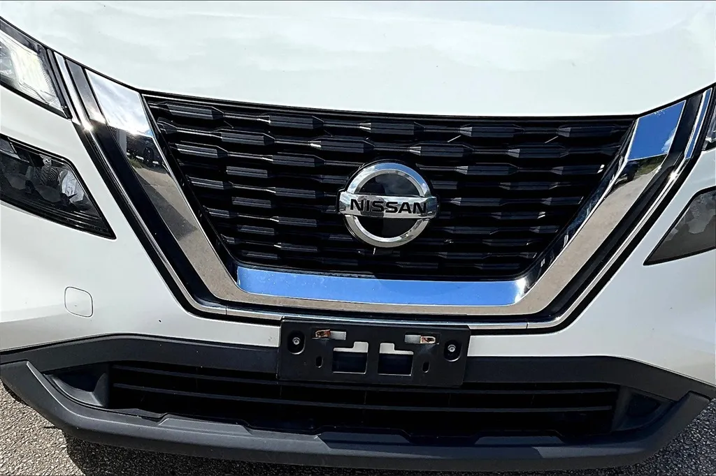 2021 Nissan Rogue S photo 19