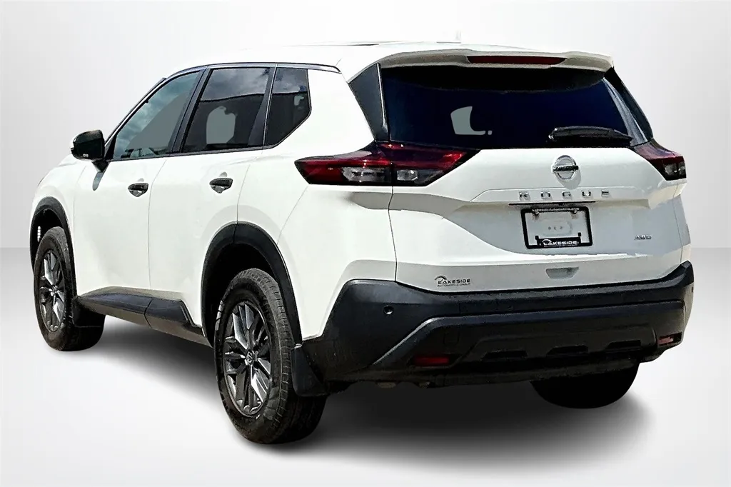 2021 Nissan Rogue S photo 2