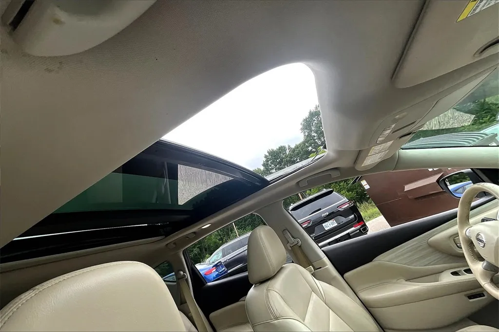 2016 Nissan Murano SL photo 18