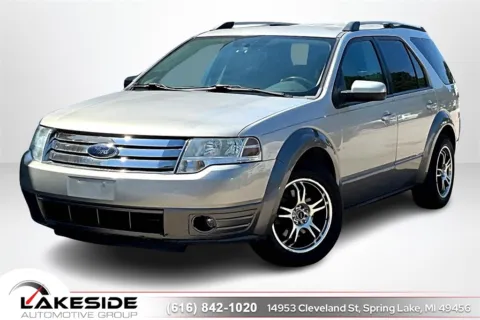Silver 2008 Ford Taurus X SEL for sale in Spring Lake, MI