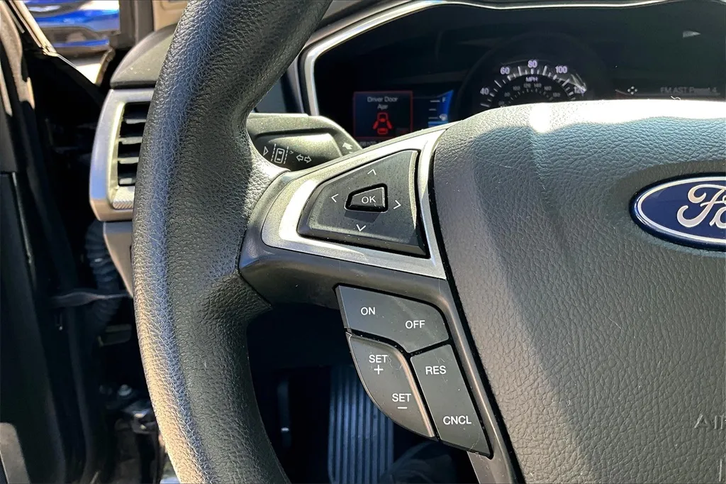 2020 Ford Fusion SE photo 14