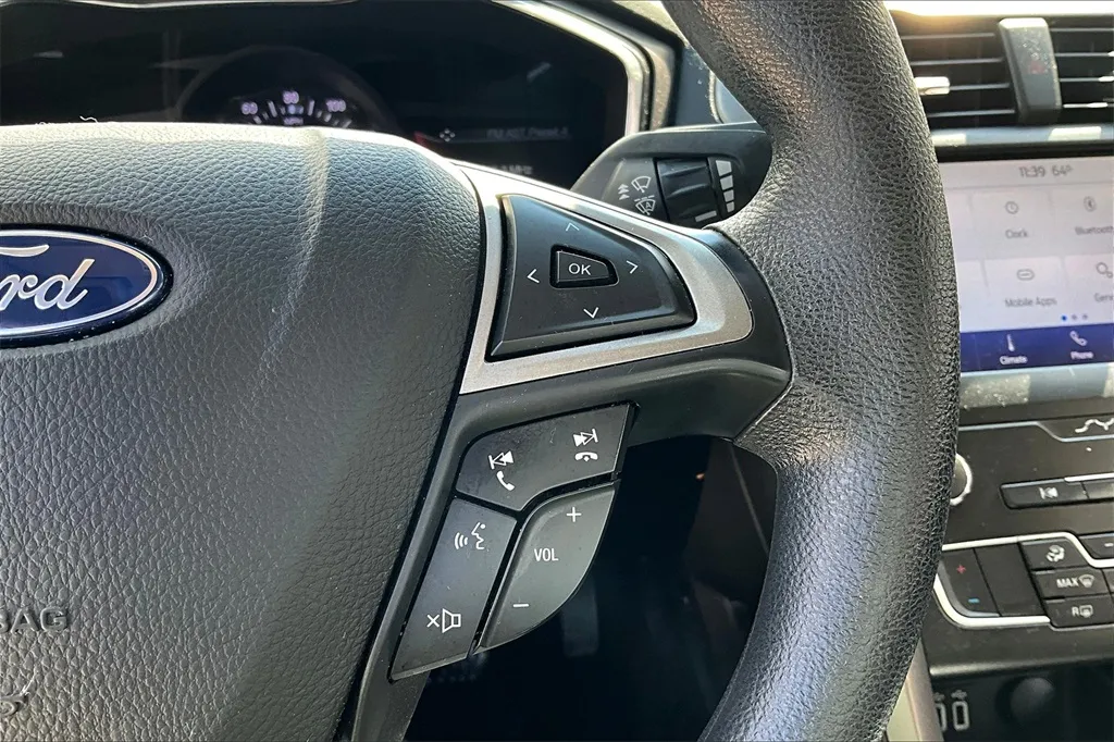 2020 Ford Fusion SE photo 24