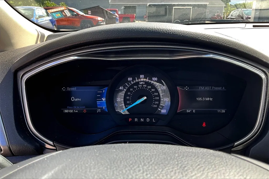 2020 Ford Fusion SE photo 4