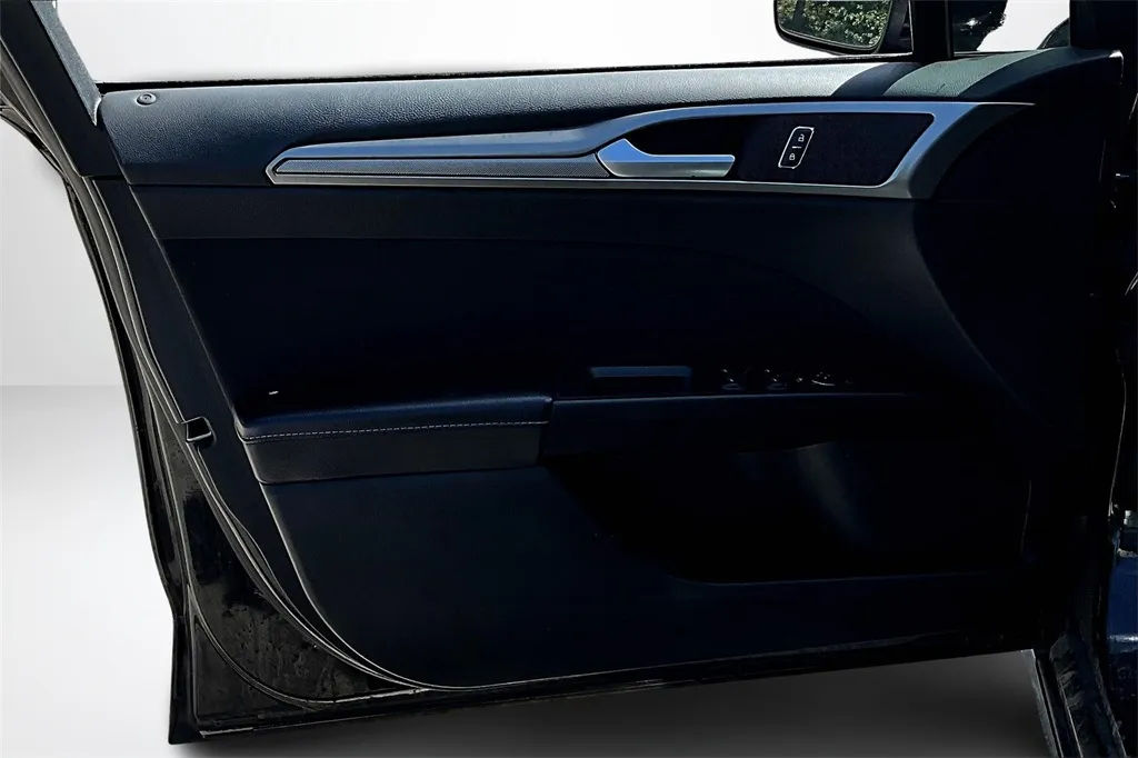 2020 Ford Fusion SE photo 17