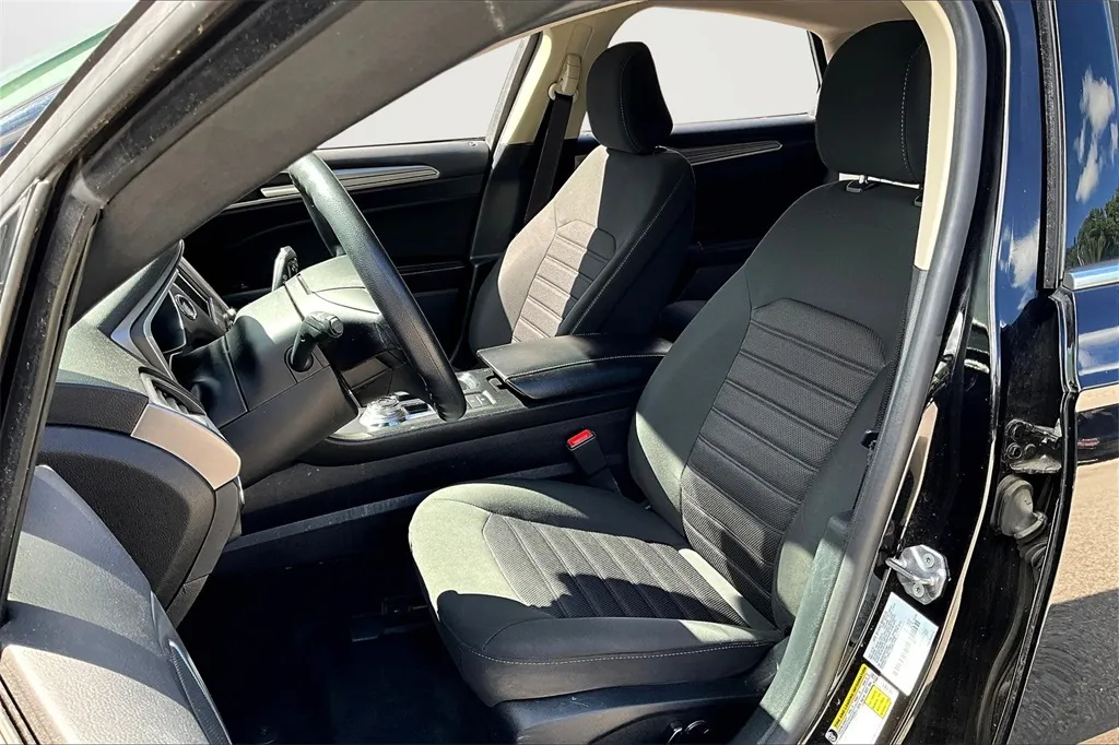 2020 Ford Fusion SE photo 27