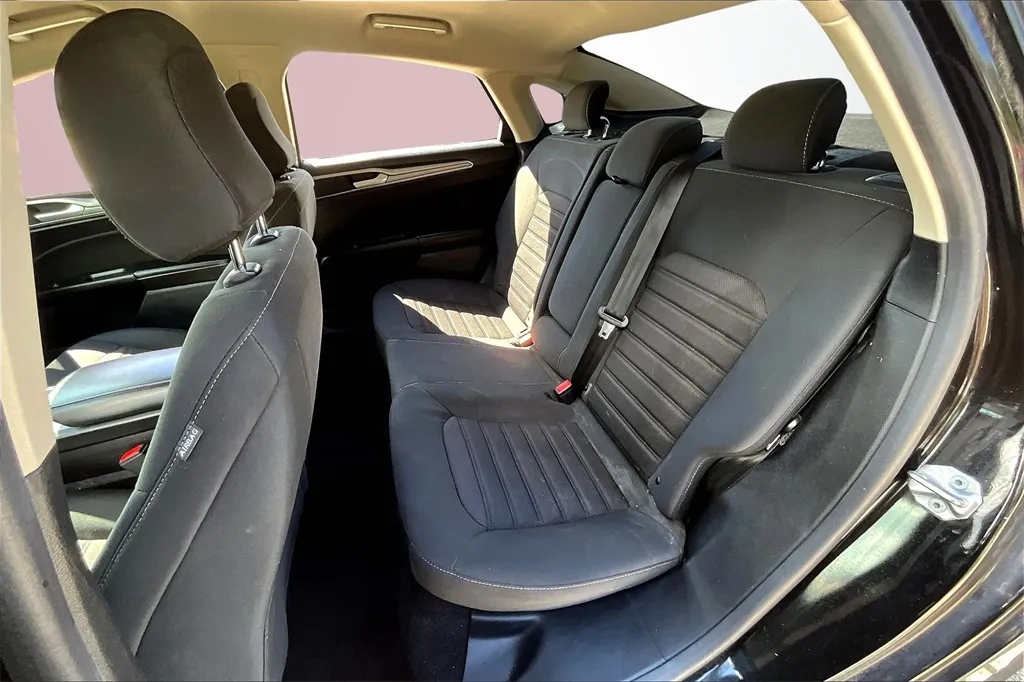 2020 Ford Fusion SE photo 7