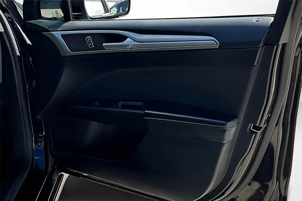 2020 Ford Fusion SE photo 19