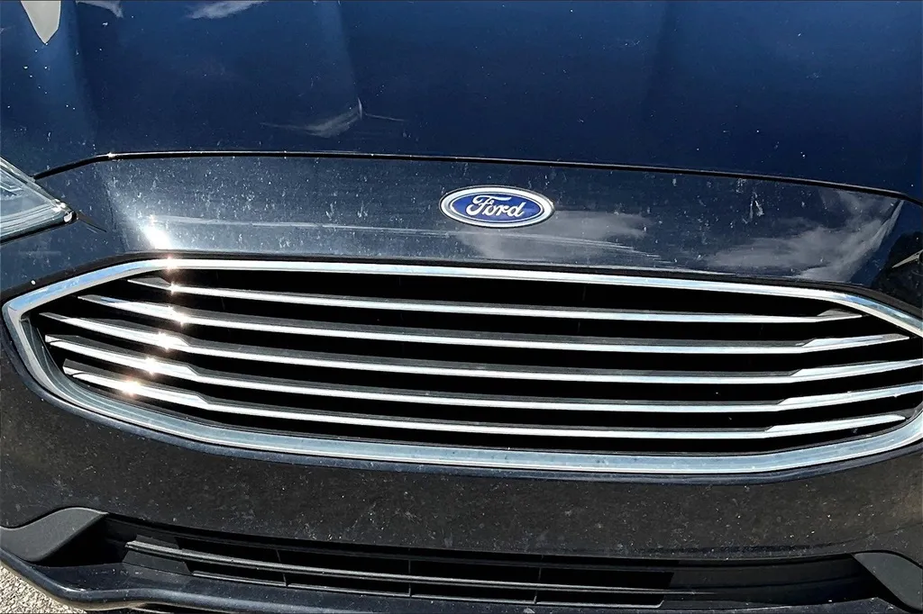 2020 Ford Fusion SE photo 20