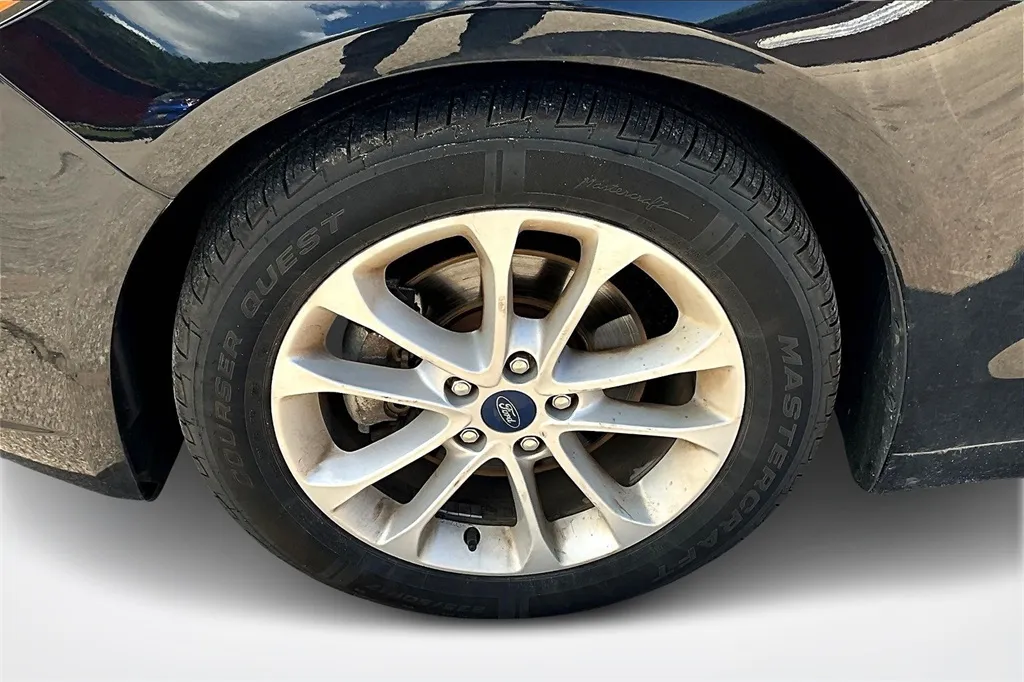 2020 Ford Fusion SE photo 30