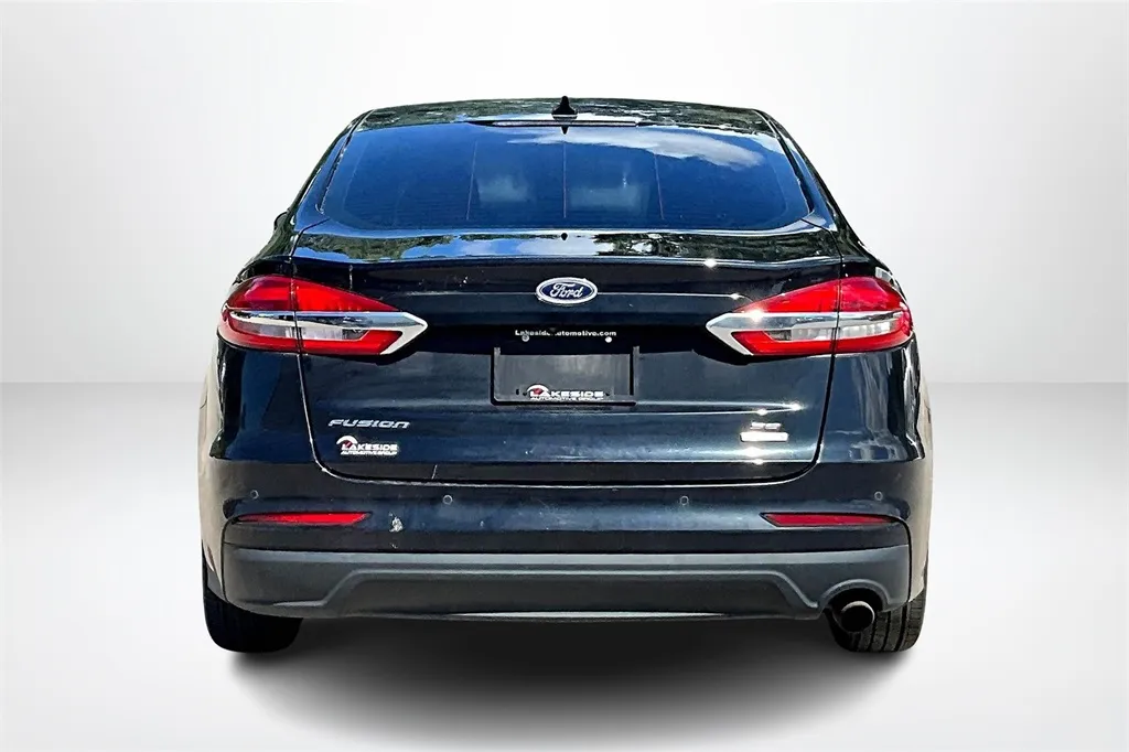 2020 Ford Fusion SE photo 22