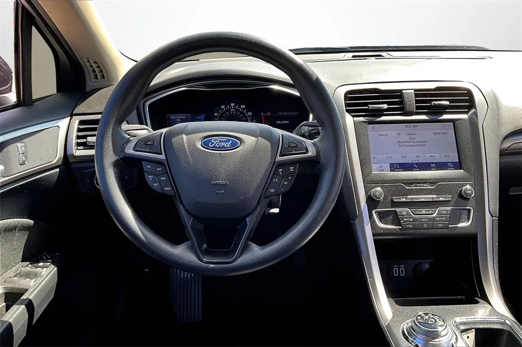 2020 Ford Fusion SE photo 13