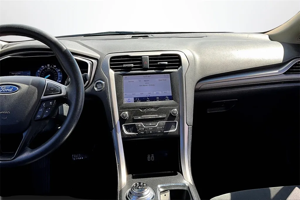 2020 Ford Fusion SE photo 23