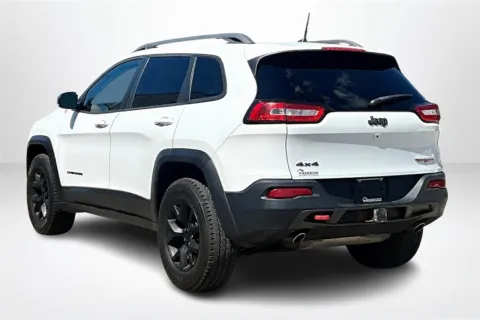 More photos of 2016 Jeep Cherokee Trailhawk at Lakeside Automotive Group, MI