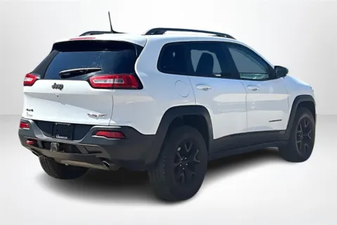 More photos of 2016 Jeep Cherokee Trailhawk at Lakeside Automotive Group, MI