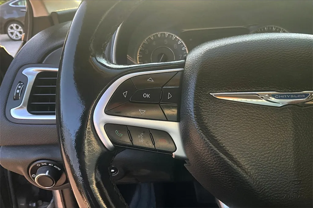 2015 Chrysler 200 Limited photo 15