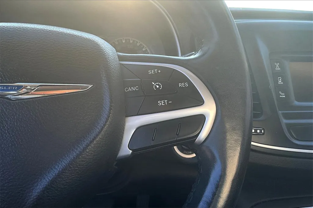 2015 Chrysler 200 Limited photo 24