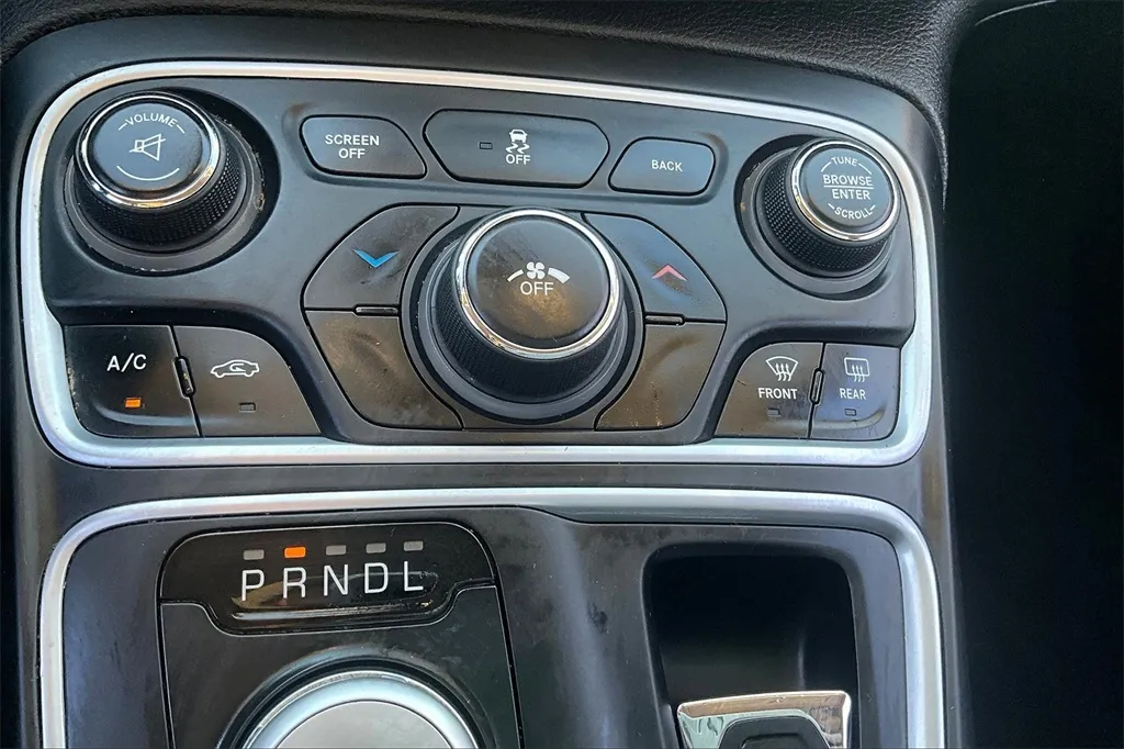 2015 Chrysler 200 Limited photo 16
