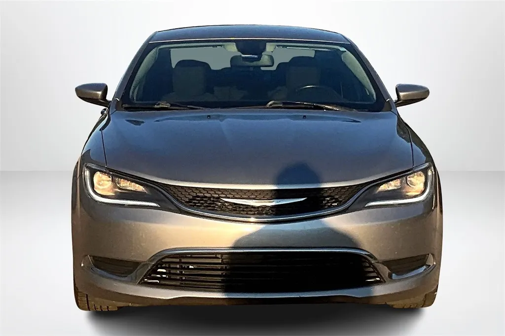 2015 Chrysler 200 Limited photo 12