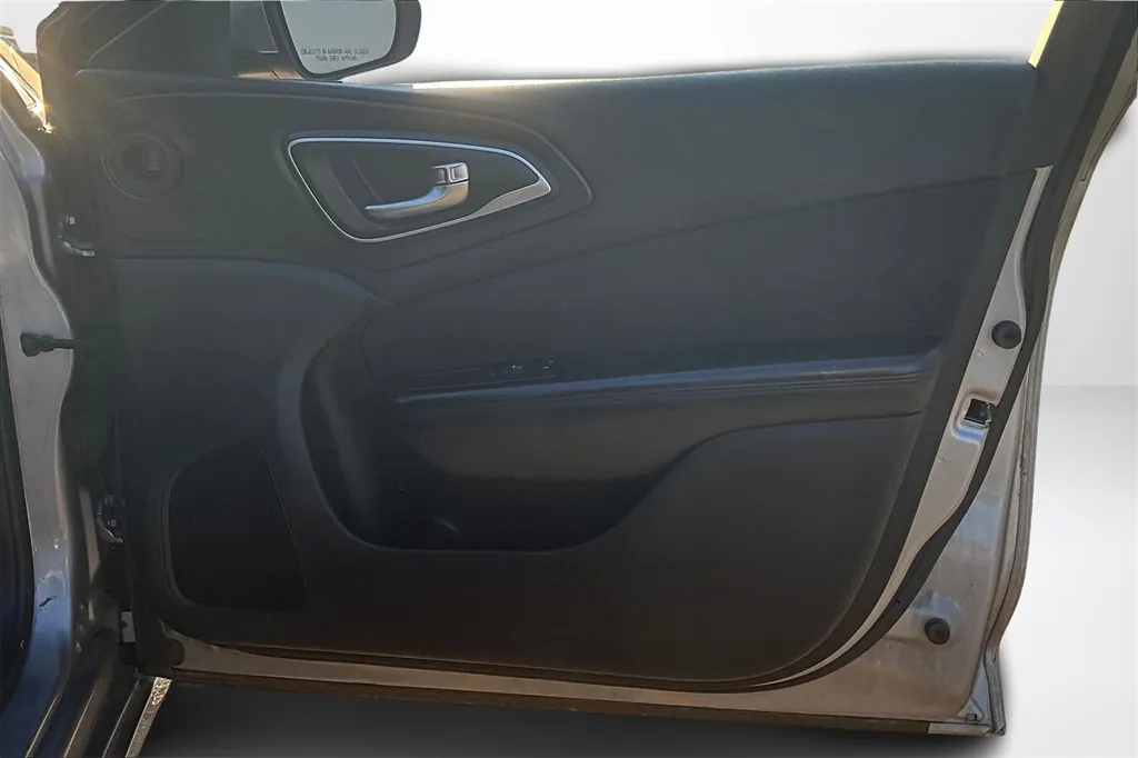 2015 Chrysler 200 Limited photo 27