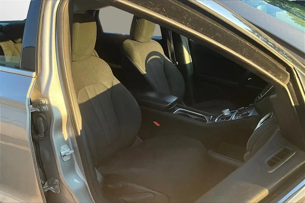 2015 Chrysler 200 Limited photo 9