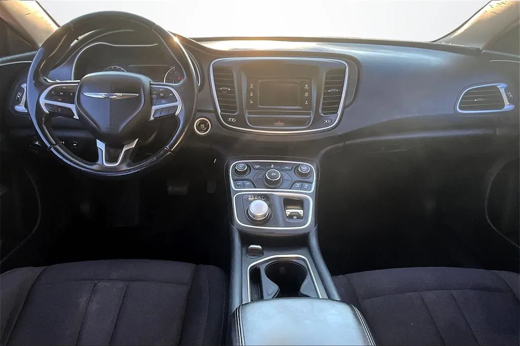 2015 Chrysler 200 Limited photo 3