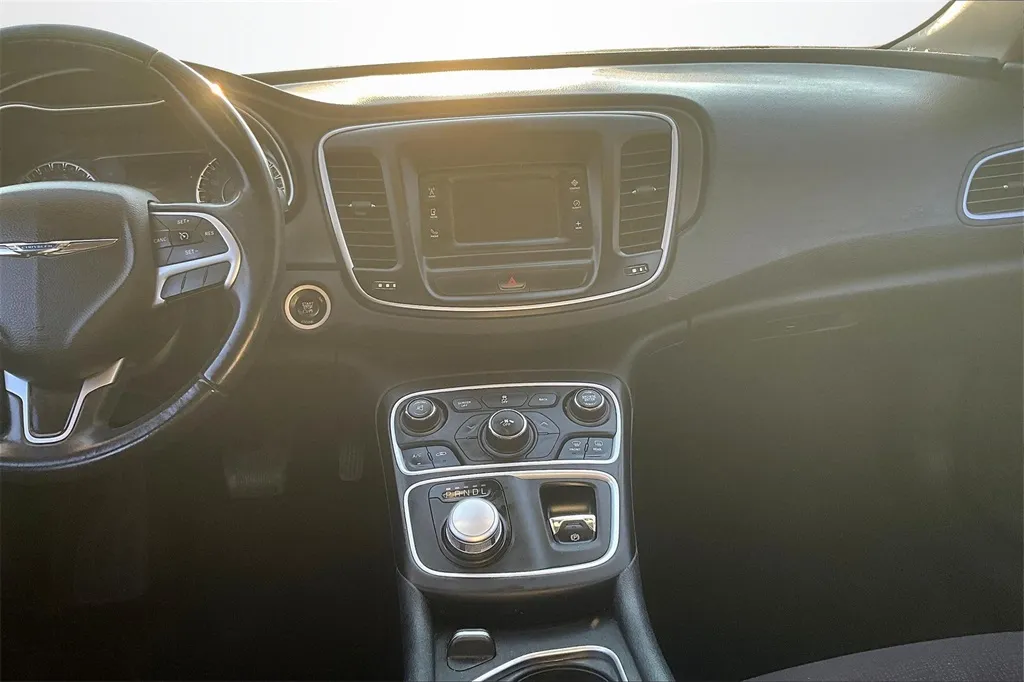 2015 Chrysler 200 Limited photo 23