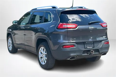 More photos of 2016 Jeep Cherokee Latitude at Lakeside Automotive Group, MI
