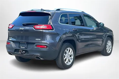 More photos of 2016 Jeep Cherokee Latitude at Lakeside Automotive Group, MI