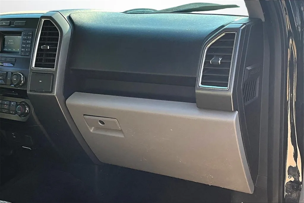 2016 Ford F-150 XL photo 18