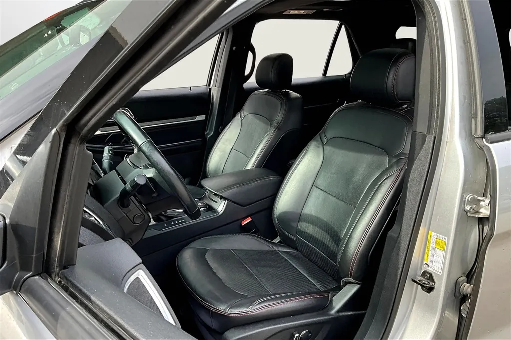 2017 Ford Explorer Sport photo 18