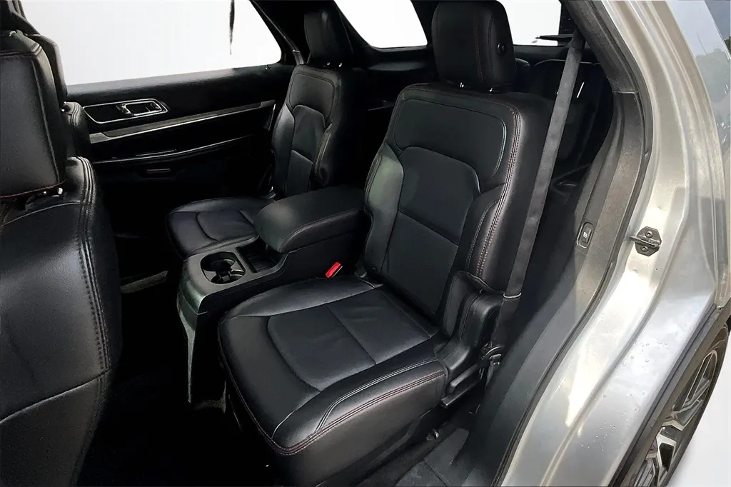 2017 Ford Explorer Sport photo 28