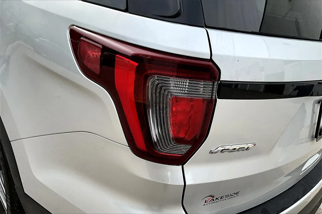 2017 Ford Explorer Sport photo 8
