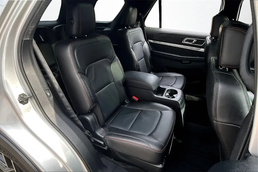 2017 Ford Explorer Sport photo 19